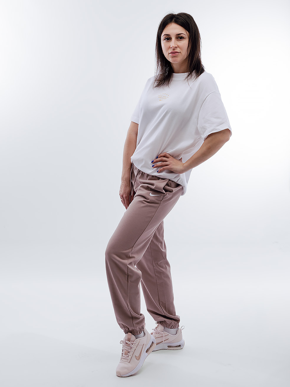 Футболка Nike W NSW TEE SS BF SISTERHOOD DX7940-100