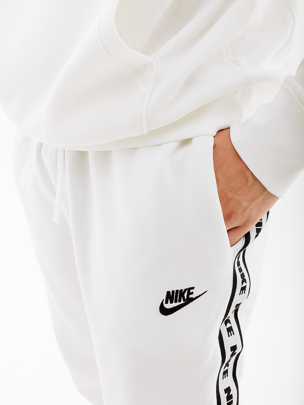 Спортивний костюм Nike CLUB FLC GX HD TRK SUIT FB7296-100 1