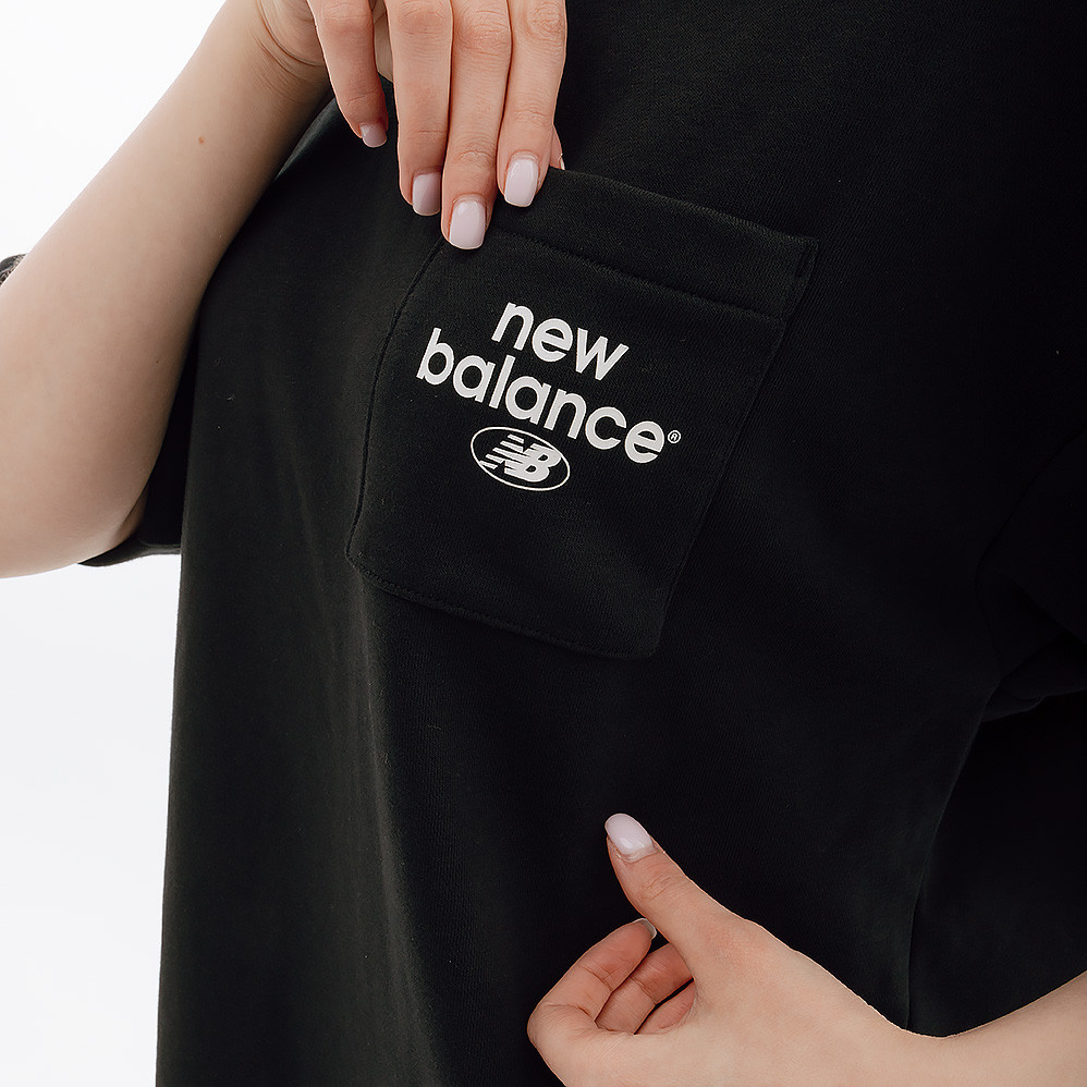 Сукня New Balance Essentials Stacked Logo WD31501BK