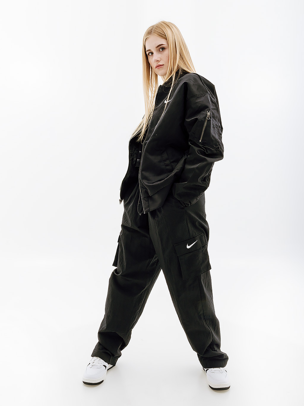 Штани Nike CARGO DO7209-010