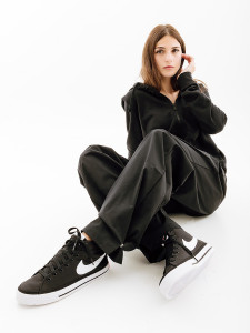 Штани Nike TROUSER PNT FB8299-010