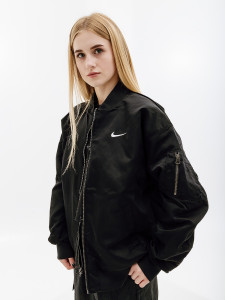 Куртка Nike W NSW VRSTY BMBR JKT DV7876-010