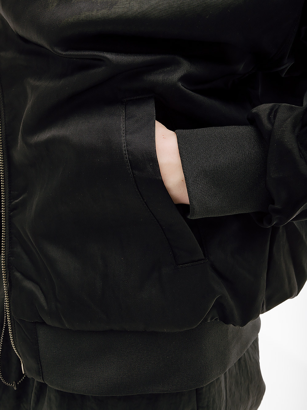 Куртка Nike W NSW VRSTY BMBR JKT DV7876-010