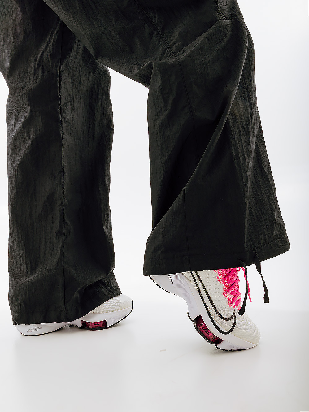 Штани Nike W NSW WVN OS PANT HR SW FJ4934-010