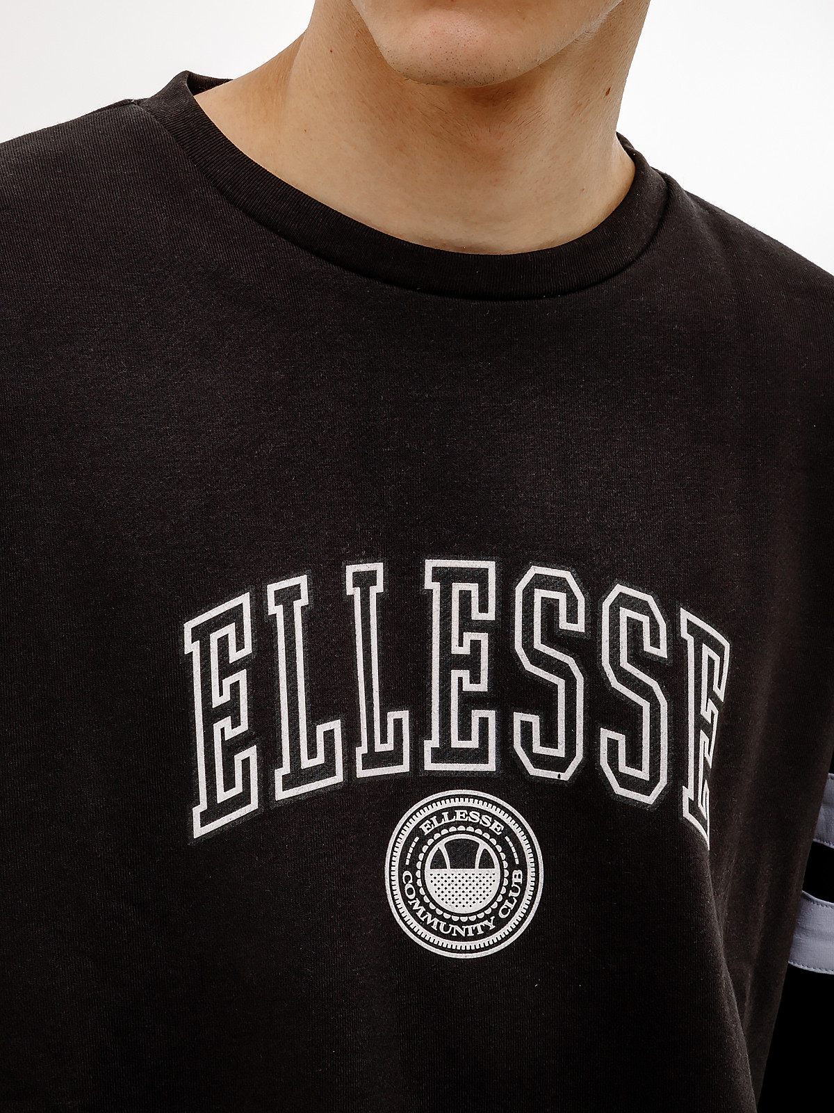 Толстовка Ellesse Vivar Sweatshirt SHV20028-079