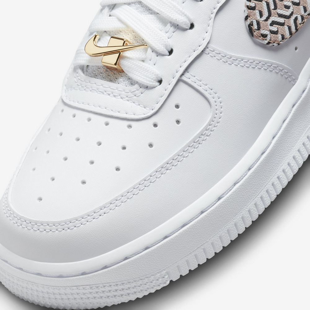 Кросівки Nike WMNS AIR FORCE 1 LX DZ2709-100