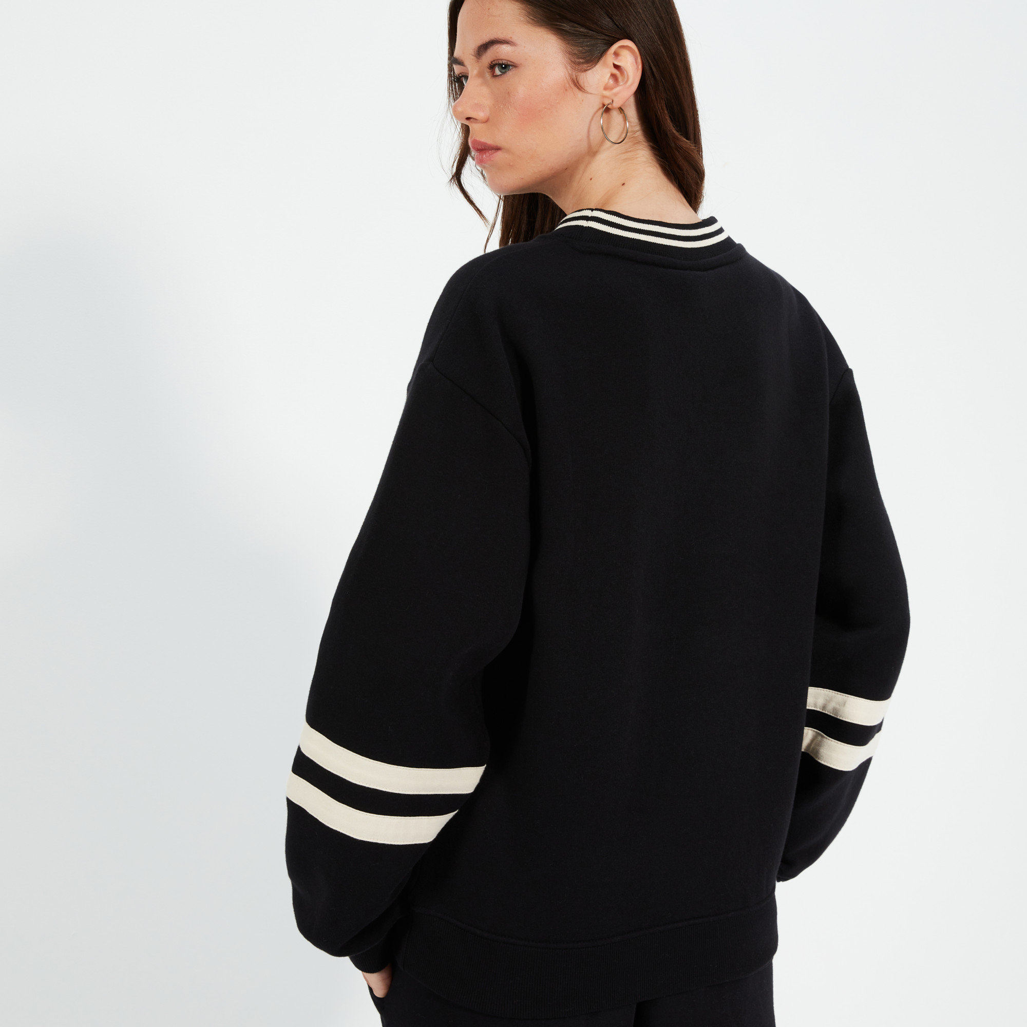 Толстовка Ellesse Sweatshirt SGT19161-011