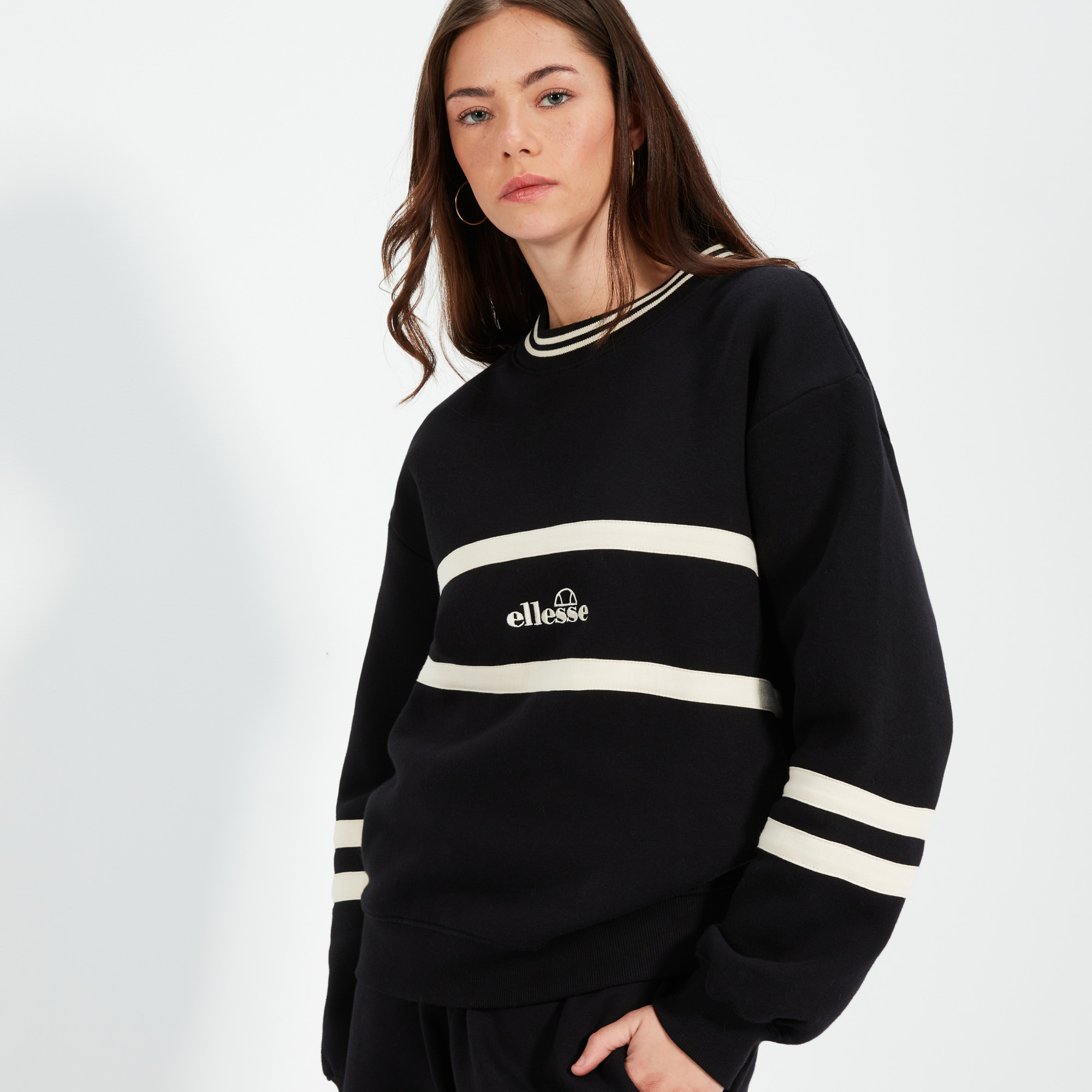 Толстовка Ellesse Sweatshirt SGT19161-011