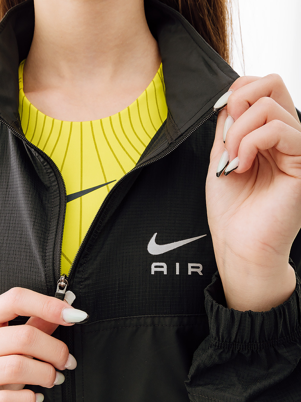 Вітровка Nike W NK DF AIR JACKET DX0263-010